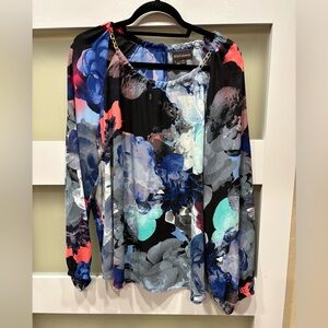 BOLD elements Women's Vibrant Floral Blouse - Black and Blue and grey tones